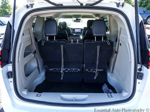 Used 2024 Chrysler Pacifica Touring-L FWD image 25