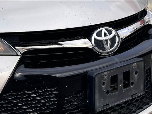 Used 2017 Toyota Camry SE image 29