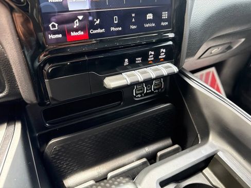 Used 2022 RAM 1500 Laramie AWD/4WD image 22