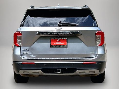 Used 2020 Ford Explorer XLT w/ Equipment Group 202A RWD image 6