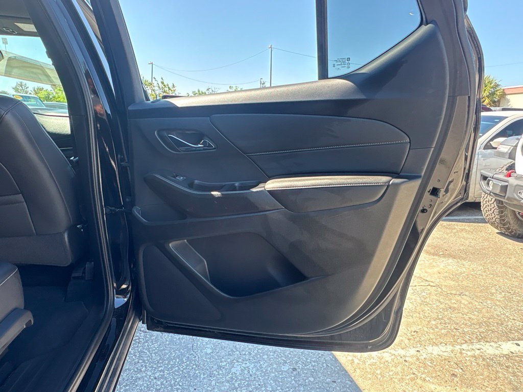 Used 2023 Chevrolet Traverse LT AWD/4WD image 18