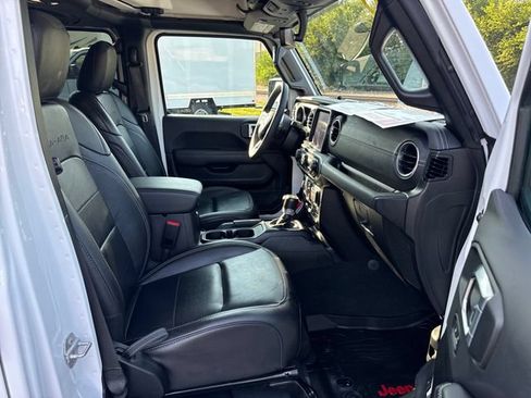 Used 2023 Jeep Wrangler Unlimited Sahara AWD/4WD image 29