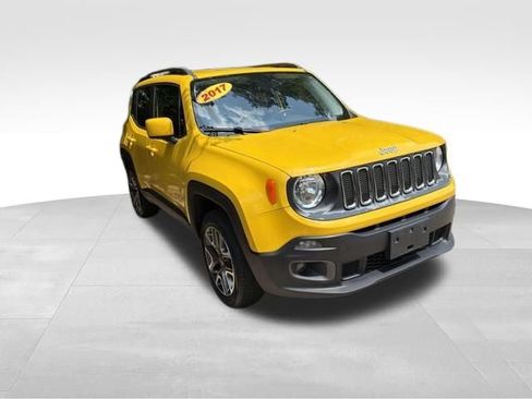Used 2017 Jeep Renegade Latitude w/ Cold Weather Group AWD/4WD image 3