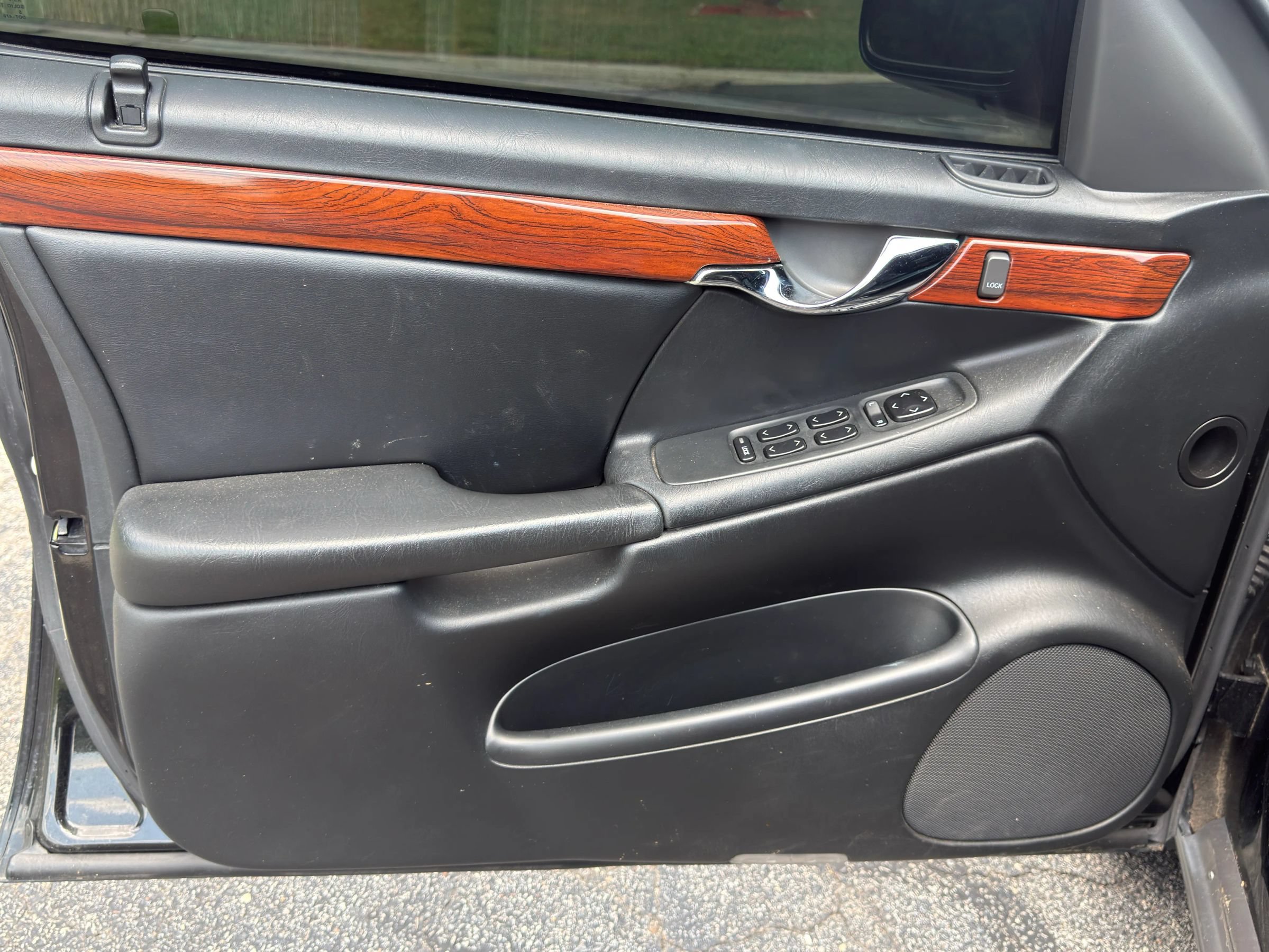 Used 2005 Cadillac De Ville Limousine FWD image 11