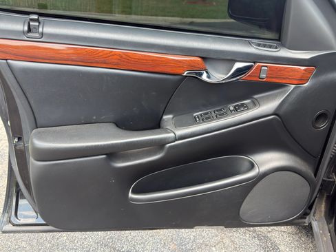 Used 2005 Cadillac De Ville Limousine FWD image 11