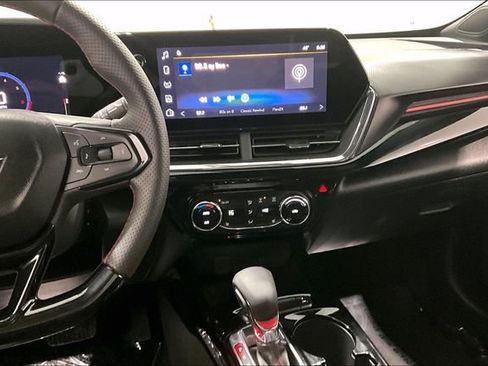 Used 2025 Chevrolet Trax RS image 9