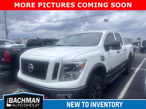 Used 2017 Nissan Titan PRO-4X w/ Pro-4x Convenience Package image 4