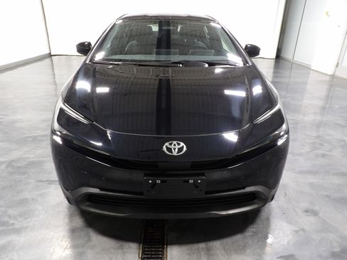 Used 2025 Toyota Prius LE FWD image 3