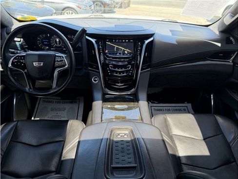 Used 2017 Cadillac Escalade Platinum RWD image 35