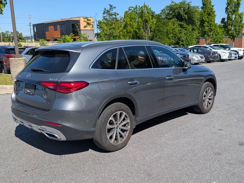 Used 2023 Mercedes-Benz GLC 300 4MATIC image 3