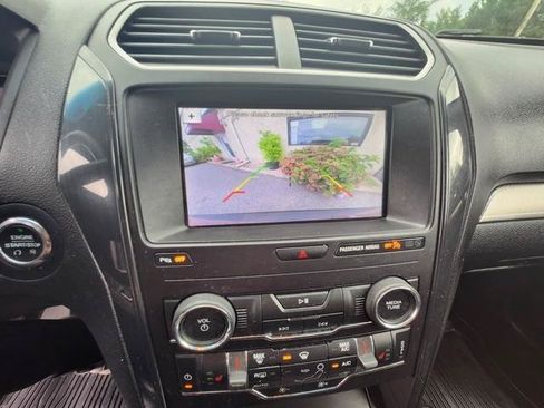 Used 2019 Ford Explorer XLT w/ Equipment Group 202A AWD/4WD image 16
