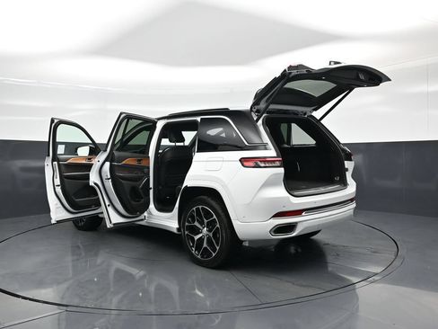 Used 2023 Jeep Grand Cherokee Summit AWD/4WD image 33