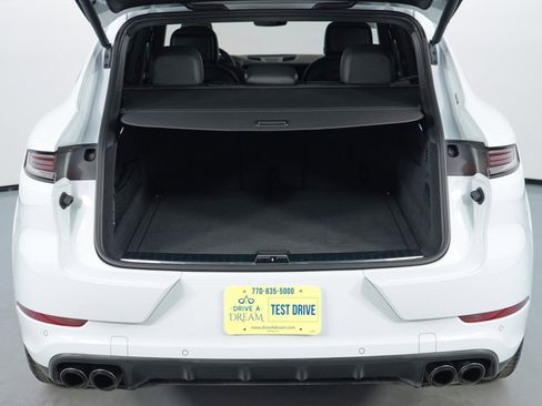Used 2024 Porsche Cayenne S w/ Premium Package Plus image 10