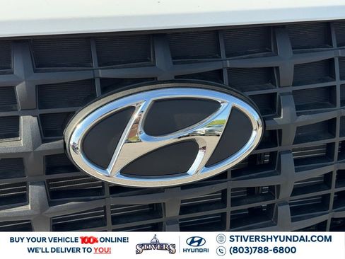 Certified 2025 Hyundai Venue SE image 7