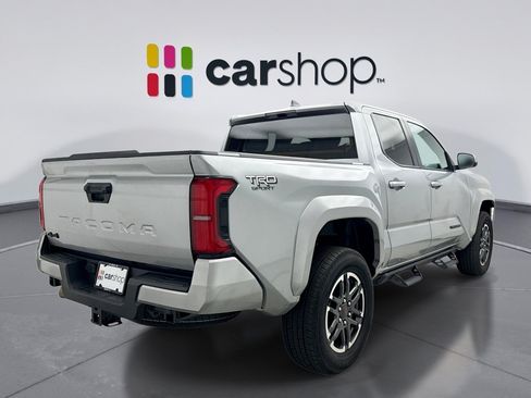 Used 2024 Toyota Tacoma TRD Sport AWD/4WD image 5