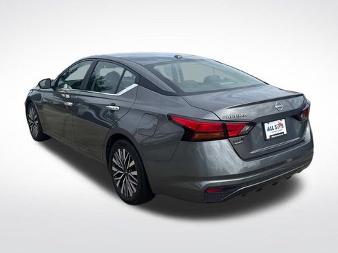 Used 2025 Nissan Altima 2.5 SV FWD image 8