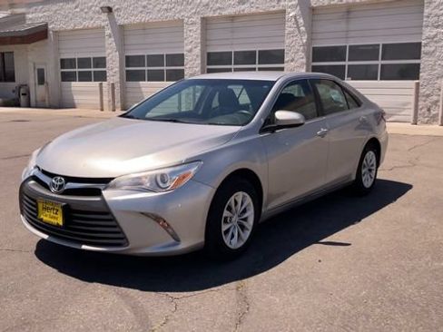 Used 2017 Toyota Camry LE FWD image 5