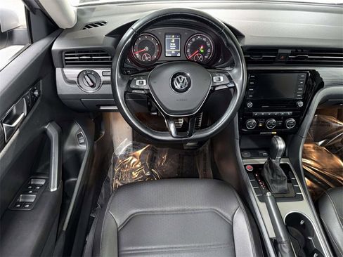 Used 2020 Volkswagen Passat 2.0T R-Line image 4