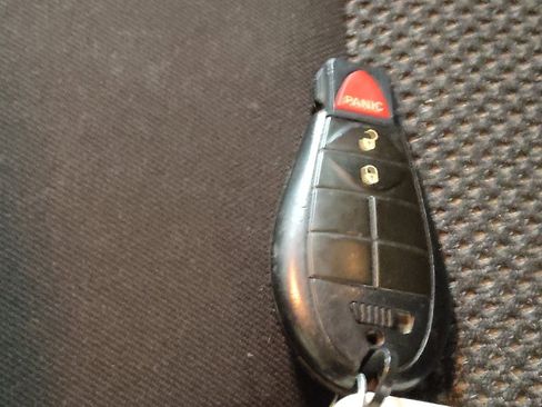 Used 2021 Jeep Cherokee Latitude FWD image 32