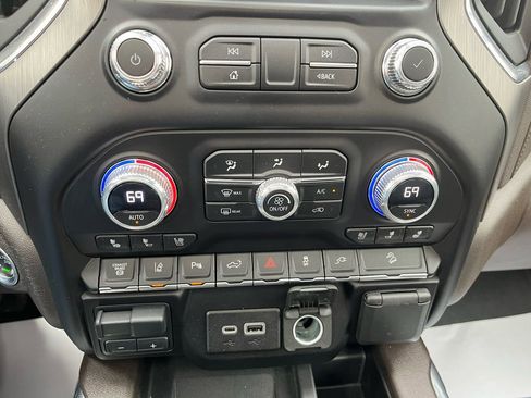 Used 2023 GMC Sierra 2500 Denali w/ Denali Ultimate Package image 14