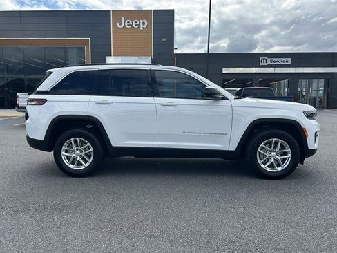 New 2025 Jeep Grand Cherokee Laredo X image 2