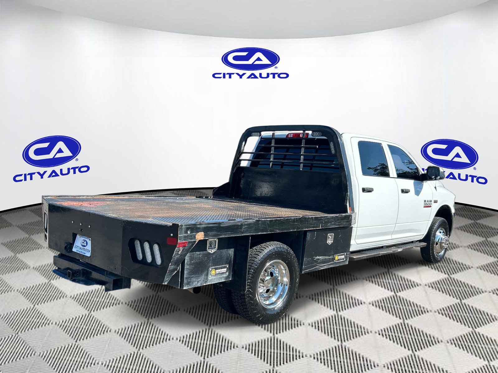 Used 2017 RAM 3500 Tradesman w/ Chrome Appearance Group AWD/4WD image 3