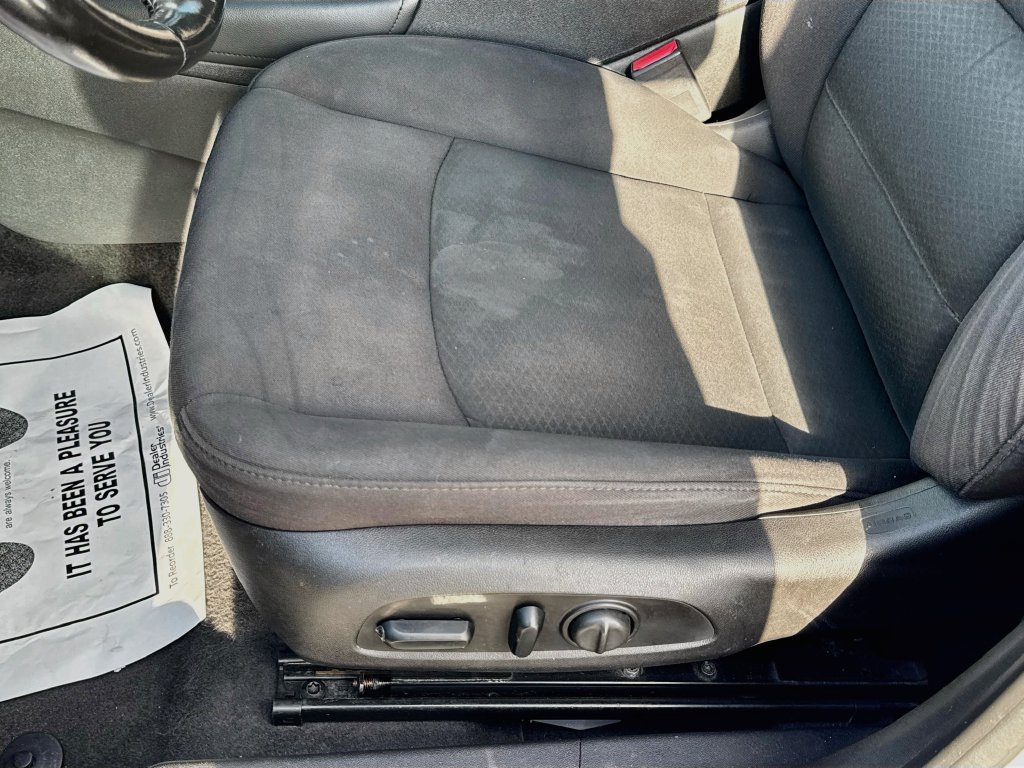 Used 2017 Chevrolet Malibu LT FWD image 21