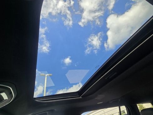 Used 2024 Jeep Grand Cherokee L Altitude image 23