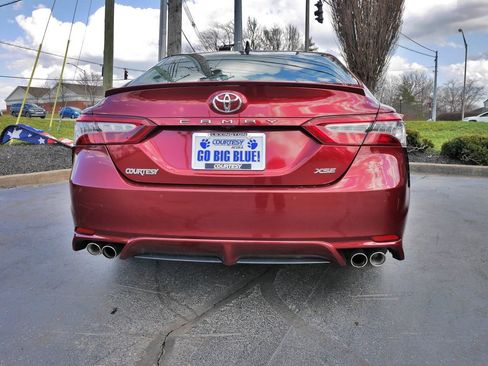 Used 2018 Toyota Camry XSE image 6