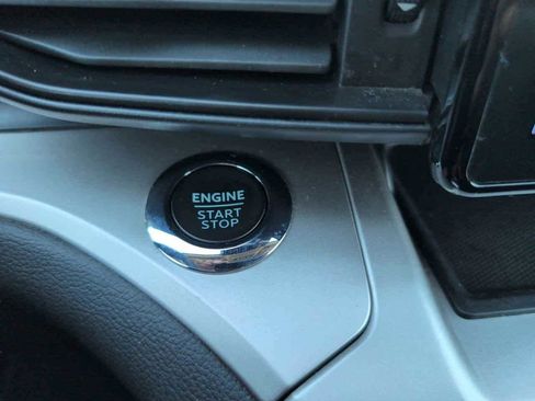 Used 2022 Ford Explorer XLT image 30