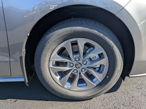 New 2026 Toyota Sienna XLE FWD image 12