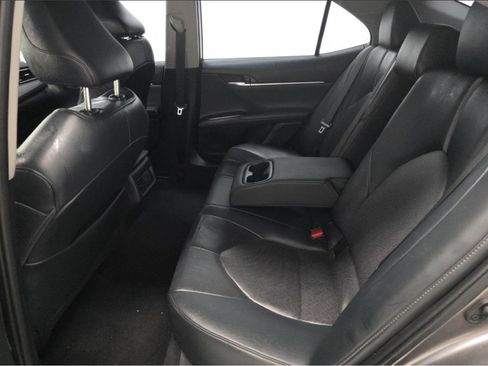 Used 2022 Toyota Camry XLE FWD image 4