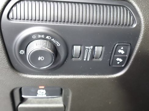 Used 2023 Jeep Wagoneer L Series II AWD/4WD image 31