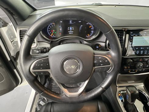 Used 2022 Jeep Grand Cherokee Limited image 11