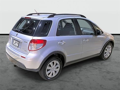 Used 2011 Suzuki SX4 AWD Hatchback image 4