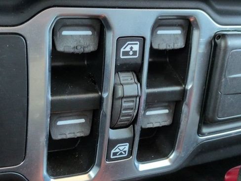 Used 2024 Jeep Wrangler Unlimited w/ Convenience Group AWD/4WD image 21