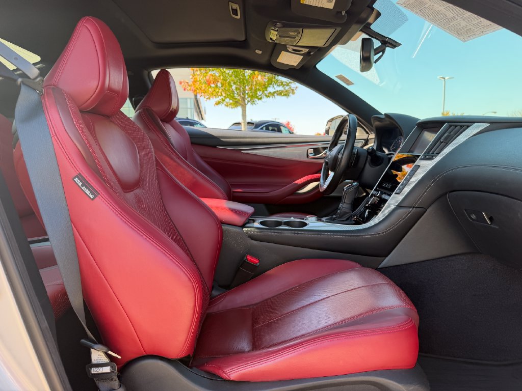 Used 2018 INFINITI Q60 Red Sport 400 AWD/4WD image 5