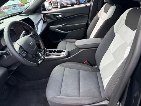 Certified 2024 Chevrolet Trax RS w/ Driver Confidence Package FWD image 9