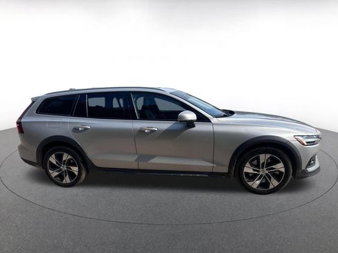 Used 2025 Volvo V60 B5 Cross Country Plus AWD/4WD image 23