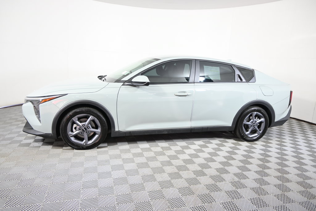 Used 2025 Kia K4 FWD image 2