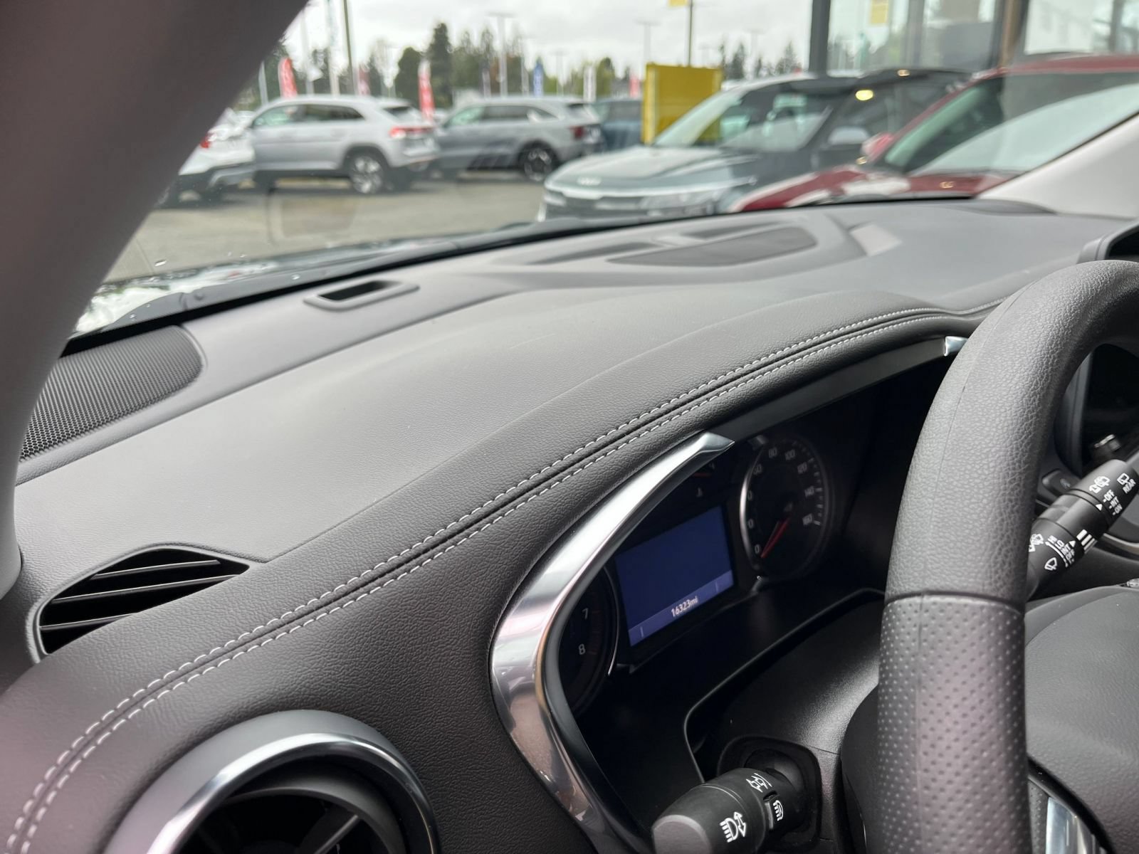 Used 2025 Chevrolet Blazer LT FWD image 34