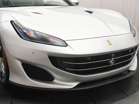 Used 2019 Ferrari Portofino image 27