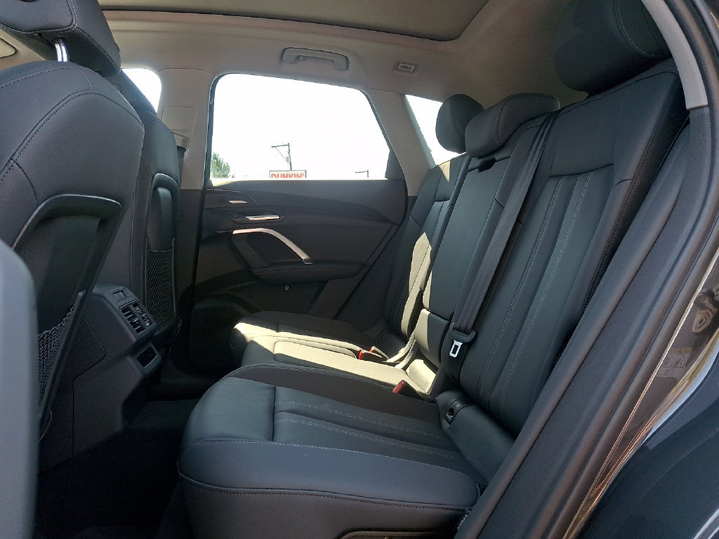 Used 2025 Audi Q5 Premium Plus w/ Premium Plus AWD/4WD image 13