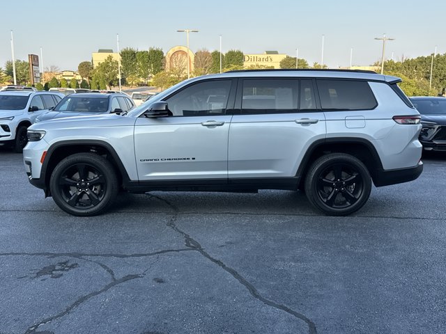 Used 2023 Jeep Grand Cherokee L Laredo AWD/4WD image 13