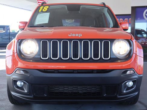 Used 2018 Jeep Renegade Latitude w/ Popular Equipment Group FWD image 11
