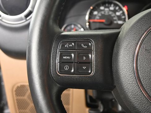 Used 2014 Jeep Wrangler Unlimited Sahara w/ Connectivity Group AWD/4WD image 31