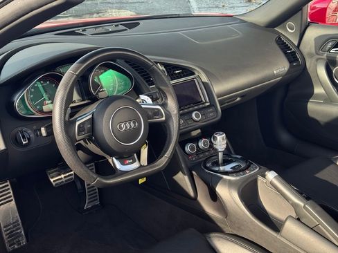 Used 2014 Audi R8 V10 w/ Full Leather Package image 43