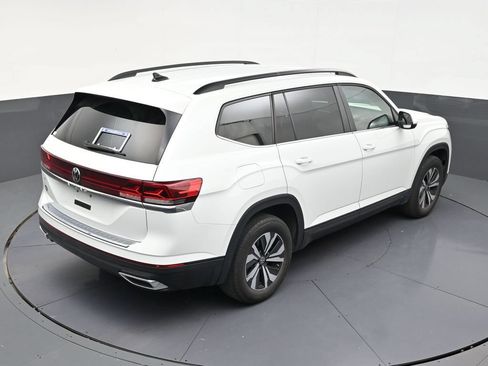 Used 2025 Volkswagen Atlas SE FWD image 16