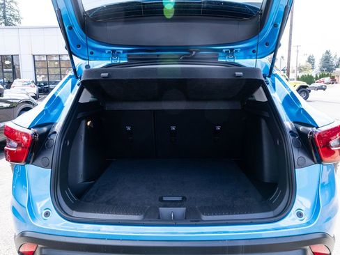 Used 2025 Chevrolet Trax LT FWD image 7