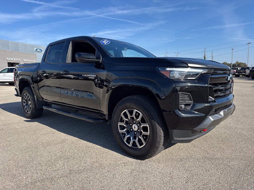 Used 2023 Chevrolet Colorado Z71 w/ Advanced Trailering Package AWD/4WD image 8